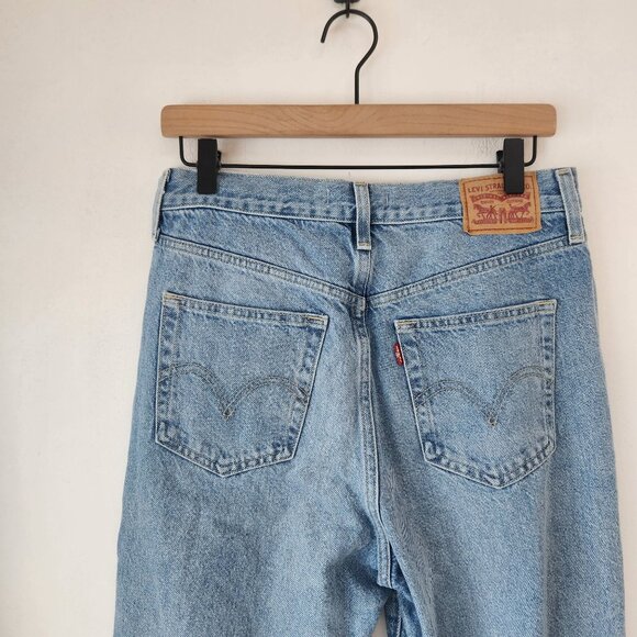 Levi's High Waisted Mom Jeans Light Wash Distressed Women's 29 - Picture 4 of 9